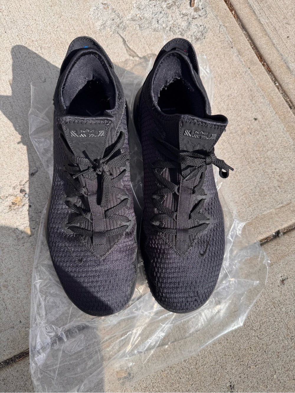Nike Men’s Black Knit Running Shoes